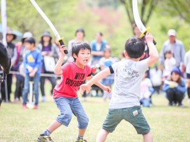 城跡でのチャンバラ合戦